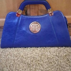 Blue purse (boutique)